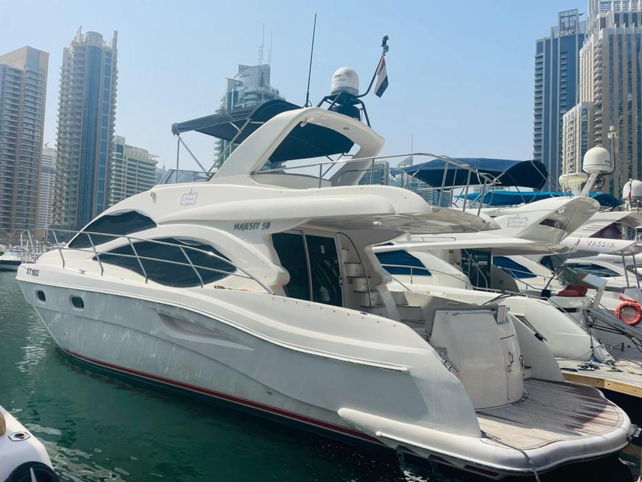 50 ft premium yacht with city skyline